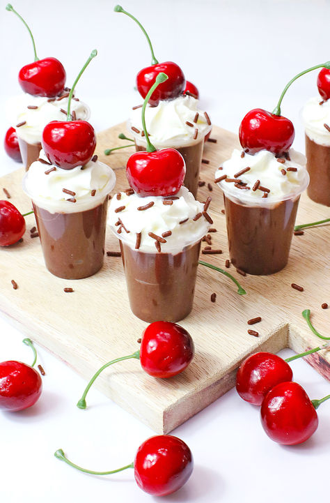 Chocolate cherry pudding shots Cherry Pudding, Cherry Cordial, Valentines Baby, Pudding Shots, Valentines Baby Shower, Dessert Photography, Chocolate Covered Cherries, Food Decor, Xmas Food