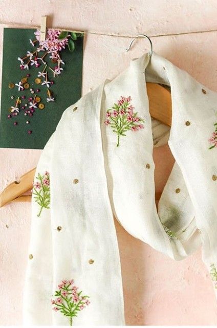 Duppattas Designs Ideas, Linen Dupatta, Dresses Casual Boho, Embroidery Scarf, Womens Trendy Dresses, Embroidered Scarf, Hand Embroidery Patterns Flowers, Handmade Embroidery Designs, Crochet Stitches Video