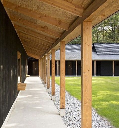 Covered Walkway Architecture, Japanese Traditional Architecture, Covered Walkway, Traditional Japanese House, Steel Roofing, Casa Container, Small Buildings, Timber Framing, Traditional Architecture