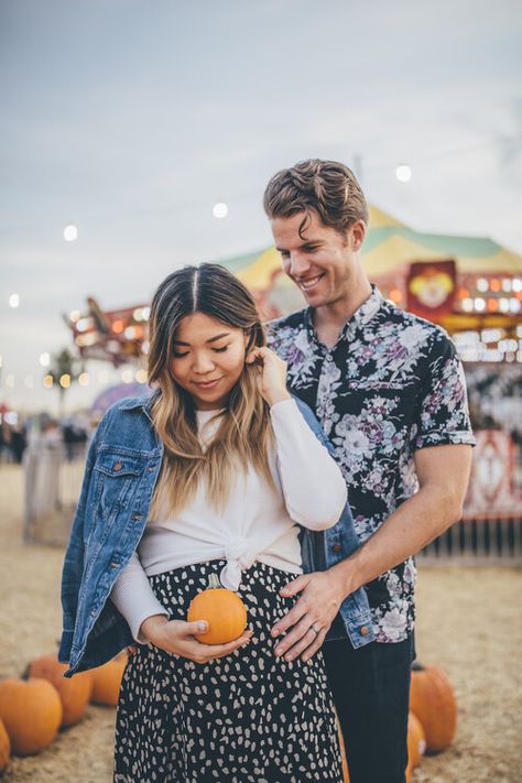 Pregnancy Pumpkin Patch Outfit, Baby Announcement Pumpkin Patch, Pumpkin Patch Photoshoot Maternity, Maternity Shoot Pumpkin Patch, Pregnant Pumpkin Patch Photos, Pumpkin Baby Reveal, Pregnancy Announcement Pumpkin Patch, Pumpkin Patch Outfit Pregnant, Pumpkin Pregnancy Photos