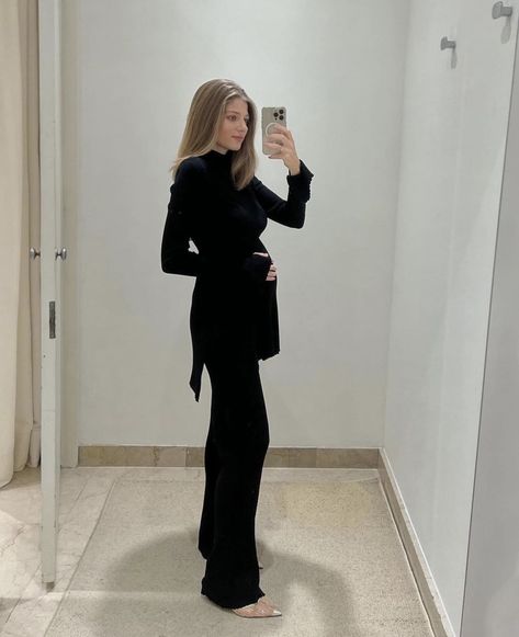 Maternity Going Out Outfit Night, Classy Maternity Outfits, Classy Pregnancy Outfits, Chic Pregnancy Style, Aesthetic On A Budget, Rich Mom Aesthetic, Pregnancy Fits, Pregnacy Fashion, Pregnant Style