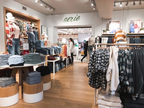 American Eagle Store Aesthetic, Aerie Store Aesthetic, American Eagle Aesthetic, American Eagle Store, Aerie Store, Group Aesthetic, Shopping Pictures, 2023 Mood, Mall Shopping