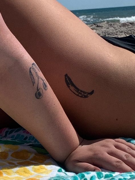 Velvet Underground Tattoo, Banana Tattoo, Typewriter Tattoo, Andy Warhol Banana, Underground Tattoo, Cherry Tattoos, Cute Tats, Stick N Poke, Beach Tattoo