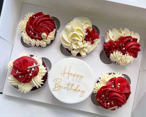 Red And White Cupcake Design, Red And White Cupcakes Ideas, Red Cupcakes Decoration, Red And Gold Cupcakes, Cupcake Trends, Red And White Cupcakes, Valentines Cupcakes Decoration, Muffins Decoration, Deco Cupcake