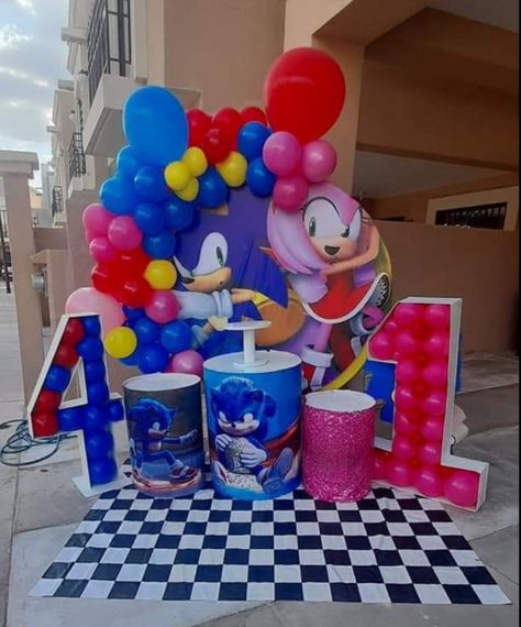 Sonic And Amy Party Ideas, Sonic And Amy Birthday Party, Sonic Birthday Party, Carousel Birthday Parties, Sonic Cake, Twins Cake, Sonic Birthday Parties, Carousel Birthday, Hedgehog Birthday