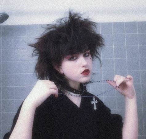 Short Teased Hair, Teased Hair Goth, Romantic Goth Hairstyles, Short Goth Hairstyles, Teased Hairstyles, Teased Short Hair, Trad Goth Hair, Whimsigoth Makeup, Goth Punk Aesthetic