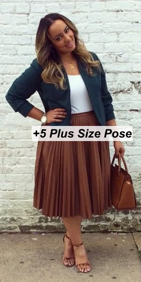 Plus Size Mom Photo Outfits, Plus Size Christmas Outfit Photos, Family Photo Outfits Plus Size Mom, Plus Size Fall Photo Outfits, Flattering Poses For Plus Size Women, Plus Size Family Photo Outfits, Plus Size Outfits Work, Plus Size Photo Poses, Plus Size Professional