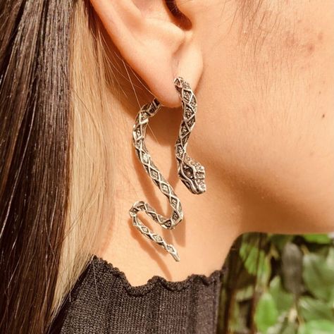 Gothic Snake Earrings Medusa Earrings Gothic Witch Jewelry - Etsy Australia Snake Jewellery, Lesbian Earrings, Grunge Earrings, Witchy Earrings, Earrings Snake, Aesthetic Earrings, Fingerprint Necklace, Earrings Gothic, Earrings Aesthetic