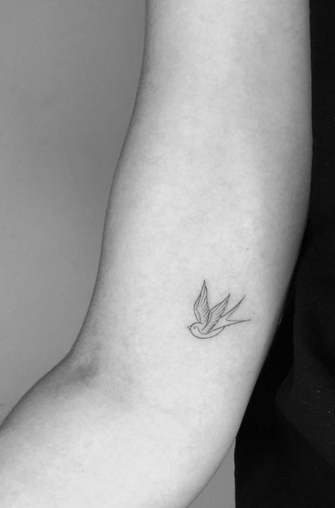 Harry Styles Bluebird Tattoo, Small Mockingbird Tattoo, Bluebird Tattoo Small Simple, Tiny Bluebird Tattoo, Harry Styles Bird Tattoo, Sparrow Fine Line Tattoo, Tiny Swallow Tattoo, Small Bluebird Tattoo, Mini Bird Tattoo