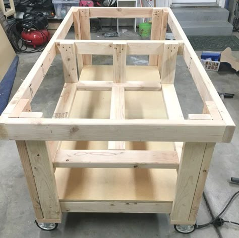 Diy Garage Workbench, Work Bench Ideas, Garage Workbench Plans, Table Saw Workbench, Workbench Ideas, Garage Workbench, Mobile Workbench, Workbench Plans Diy, Diy Table Saw