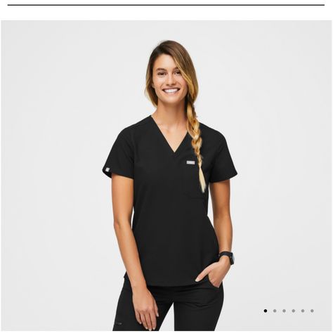 New In Bag Figs Scrub Top Catrina Style - Black Navy Scrubs, Navy Blue Scrubs, Pink Scrubs, Womens Scrub Tops, Black Fig, Black Scrubs, Figs Scrubs, Womens Scrubs, Medical Scrubs