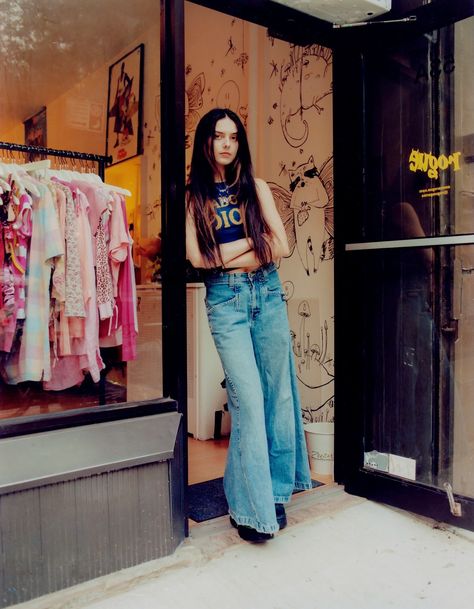 How Emma Rogue turned her viral vintage TikTok into an IRL shop Juliet Johnstone, Vintage Tiktok, Selling On Instagram, Custom Jeans, Vintage Trends, Sustainable Shopping, Nyc Shopping, Painted Denim, The Arena