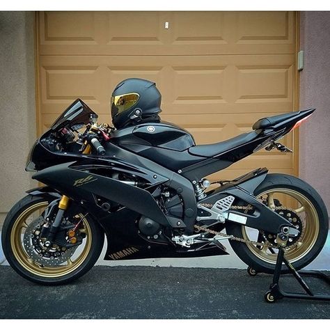 Best Motorycles Daily! Ride for Excitement // Driveslate.com --------------------------------------------------- Get featured for FREE on our Driveslate Network with over 300 partners around the world. Link in Bio! Yamaha R3, Motos Honda, Yamaha Bikes, Futuristic Motorcycle, Honda Bikes, Bike Photoshoot, Yamaha R6, Yamaha Motorcycles, Sport Motorcycle