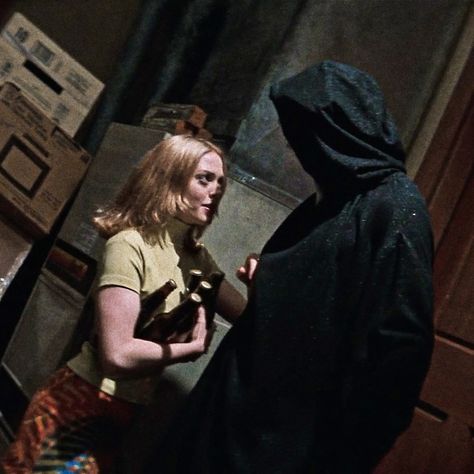 Tatum And Ghostface, Scream 1996 Ghostface, Tatum Scream Costume, Scream Tatum Riley, Sidney And Tatum, Ghostface 1996, Stu And Tatum, Tatum Scream, Tatum Riley Scream