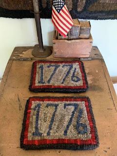 Patriotic Hooked Rugs, Primitive Hooked Rugs, Homestead Decor, Hooking Rugs, Hooked Rugs Primitive, Wool Ideas, Hook Rugs, Hook Punch, Primitive Rug Hooking