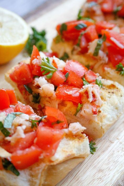 This yummy lobster bruschetta is a quick and easy appetizer to whip up for your next event. Lobster Bruschetta, Summer Appetizers Easy, Appetizers For A Crowd, Quick And Easy Appetizers, Party Appetizers Easy, Lobster Recipes, Seafood Appetizers, Easy Entertaining, Julia Child