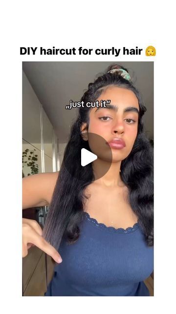 Embrace Your Beauty with Chic & Glam! Makeup, Hairstyle on Instagram: "DIY haircut for curly hair 👩‍🦱✨🎀💇‍♀️💕 (Credit: bali_curls/tt)" Naturally Curly Haircut, Curly Haircut Diy, How To Cut Wavy Hair, Diy Curly Cut, Curly Haircuts Long, Diy Curly Haircut, Curly Bangstyle Hair, Big Curly Hair Tutorial, 2c Hair