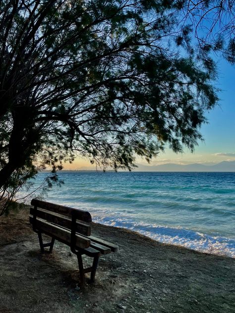 #aesthetic #beach #peaceful Bench Aesthetic, Aesthetic Beach, Peaceful Places, Beach Painting, Photography Wallpaper, Beach Aesthetic, Park Bench, Landscape Photography, Bench