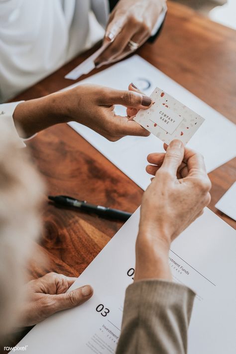 Customer Service Aesthetic, Card Photoshoot, Business Card Photography, Business Card Aesthetic, Employees Card, Personal Branding Inspiration, Photography Office, Business Cards Photography, Hand Photography