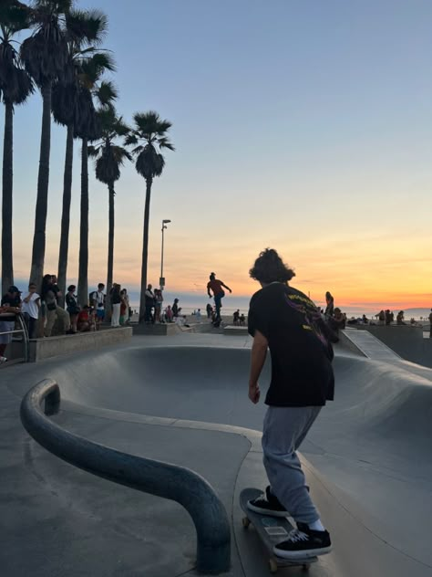 Venice Skate Park, Beach Skating, Summer Skating, Venice Beach Skate Park, Cali Summer, Cali Beach Aesthetic, Summer Aesthetic California, Cali Vibes, Skate Park Aesthetic