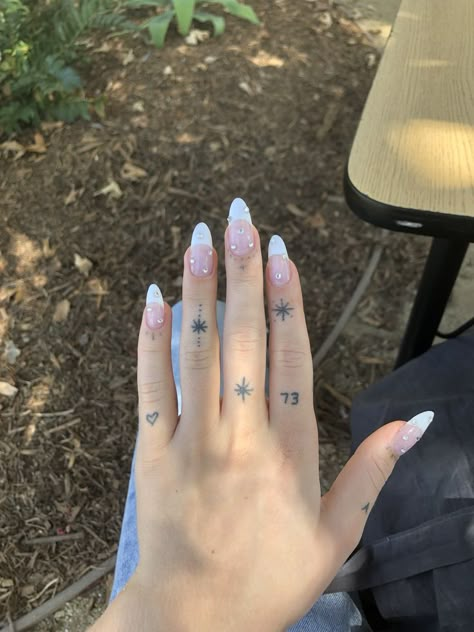 Stick And Poke Tattoo, Hippie Tattoo, Small Finger Tattoos, Hand And Finger Tattoos, Henna Tattoo Designs Simple, Stick N Poke Tattoo, Skeleton Hand Tattoo, Pretty Tattoos For Women, Cute Little Tattoos