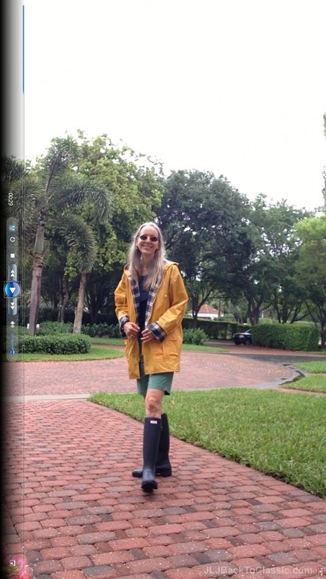 Classic Preppy: Hunter Boots, J. Crew Bermudas, Vintage Yellow Rain Slicker. ~ JLJBackToClassic.com Rain Slicker, Hunter Wellies, Timeless Classic Style, Classic Preppy, Heavy Rain, Classic Fashion, Fashion Over 40, Vintage Yellow, Hunter Boots