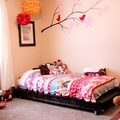 DIY Twin Bed from Wood Pallets | emily jones photography Twin Pallet Bed, Pallet Twin Beds, Pallet Toddler Bed, Cheap Twin Beds, Diy Twin Bed, Wood Pallet Beds, Diy Pallet Bed, Pallet Beds, Pallet Bed