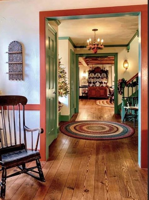 Country Cottage Interiors, Colorful Apartment, Cottage Inspiration, Farm Houses, Country Lifestyle, Primitive Decorating Country, Living Styles, Paint Colors For Home, Country Home