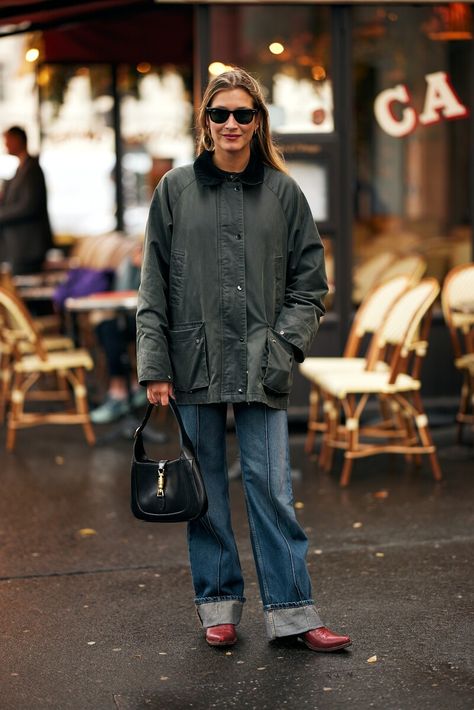 November Outfits, Dress Over Jeans, Midlife Fashion, Pfw Street Style, Maternity Nursing Clothes, Street Style Spring, Milan Fashion Week Street Style, Barn Jacket, Simple Fall Outfits