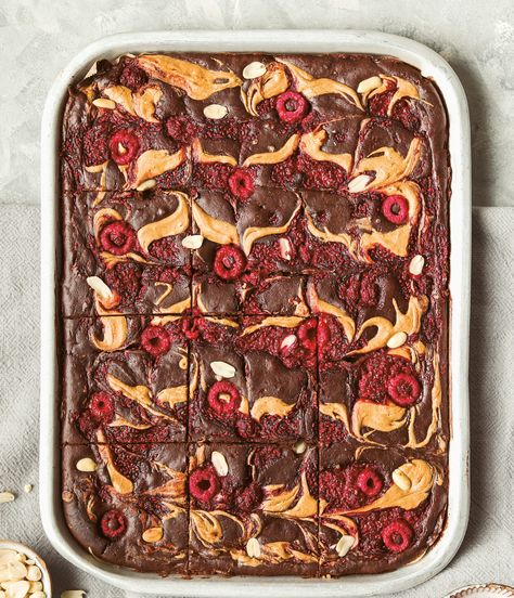 Peanut Butter and Jam Brownies [Vegan] - One Green Planet Jam Brownies, Sheet Pan Brownies, Pan Brownies, Vegan Jam, Raspberry Recipes, Vegan Brownie, Vegan Peanut Butter, Fresh Raspberries, Green Planet