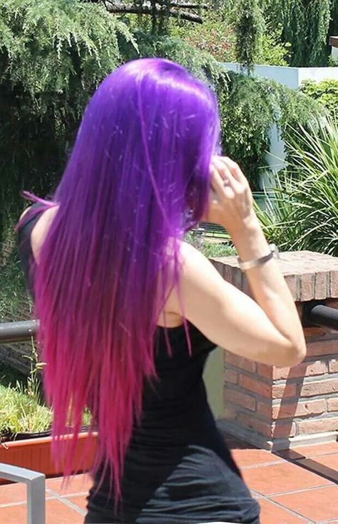 purple to magenta ombre Magenta Hair Colors, Pink Purple Hair, Magenta Hair, Purple Ombre Hair, Plum Hair, Hair Dyed, Ombre Pink, Dyed Hair Inspiration, Hair Color Purple