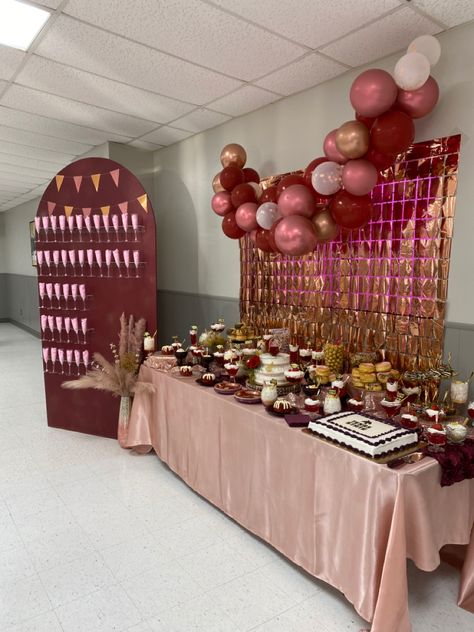 Pink And Maroon Graduation Party, Maroon Bachelorette Party, Maroon Decorations Parties, Rose Gold And Burgundy Party Decorations, Burgundy And Gold Graduation Party Ideas, Maroon Graduation Party Decorations, Rose Gold And Burgundy Party, Maroon And Gold Graduation Party Ideas, Maroon Party Decorations