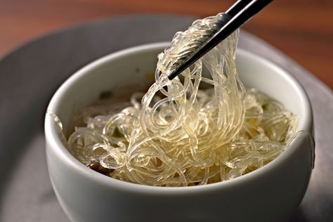 You can find glass or cellophane noodles in Asian markets. Usually made from mung beans, they have high carbs, but have no sugar, gluten, or fat. Korean Noodle Dishes, Clear Noodles, Glass Noodles Recipe, Salad Appetizer Cups, Vermicelli Recipes, Rice Noodle Recipes, Cellophane Noodles, Asian Noodle Recipes, Chinese Noodles