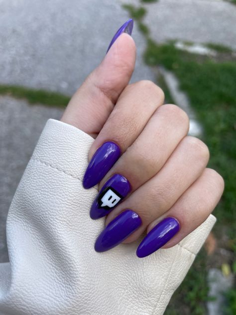 #nails #inspo #gaming #gamingnails #twitch #twitchlogo #twitchnails #streamer #femalestreamer #gamer #fun #stream #purple Gamer Nails Design, Black Silver Nail Art, Gaming Nails, Gamer Nails, Dsmp Nails, Minecraft Nails, Mc Nails, Nail 2024, Silver Nail Art