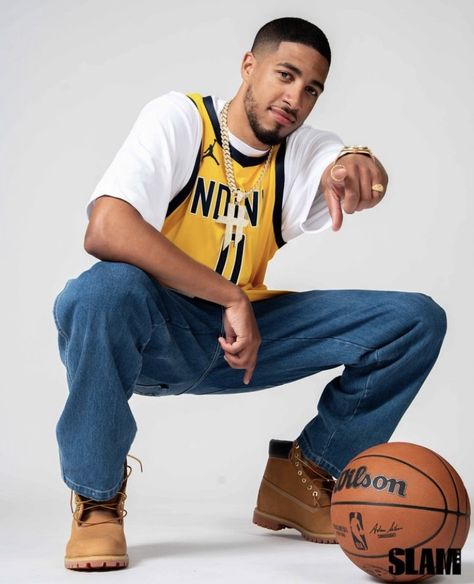 Basketball Pictures Poses, Tyrese Haliburton, Nba Fashion, Jordan Outfit, Motion Design Video, Show Video, Basketball Pictures, Indiana Pacers, Swag Shoes