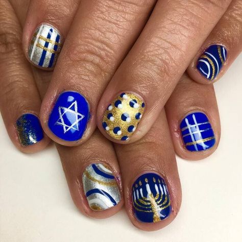 These creative Hanukkah nail designs are perfect for the Celebration of Lights, featuring dreidel designs, candles, stars, and more. #hanukkah #hanukkahnails #naildesigns Hanukkah Nails, Blue Stiletto Nails, Blue And Silver Nails, Art Deco Nails, Blue Polish, Nails Today, Nail Pictures, Striped Nails, Nail Idea