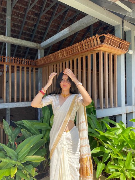 Traditional Post Ideas, South Indian Poses, Onam Saree Poses, Onam Saree Modern, South Indian Aesthetic, Onam Outfits, Onam Saree, Trendy Outfits Indian, Modest Dresses Fashion