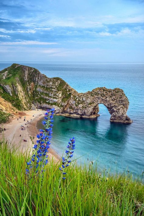 The beautiful natural arch that is Durdle Door, on the Jurassic Coast in Dorset. Photographed by Phil Sproson Photography Welsh Landscape, Monthly Aesthetic, Coastal Pictures, Dorset Uk, Durdle Door, British Beaches, Cornwall Coast, Dorset Coast, Ireland Road Trip