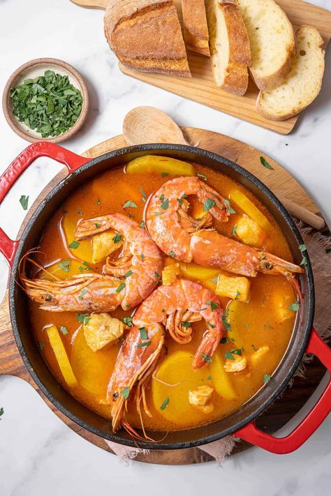 Catalan Fish Stew (Suquet de Peix) - Spanish Sabores Homemade Clam Chowder, Spanish Stew, Fish Stew Recipes, Fried Clams, Hearty Stew, Seafood Stew, Fish Stew, Stewed Potatoes, Hearty Stews