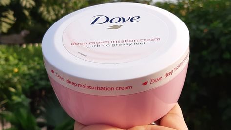 Dove deep moisturising cream with no greasy feel review | best cold cream for winters | all skintype Dove Moisturizer Cream, Dove Face Cream, Beer Shampoo, Skin Lightening Serum, Mini Mousse, Dove Cream, Best Makeup Primer, Lightening Serum, Best Sunscreens