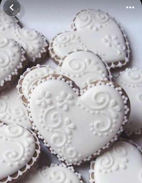 White Heart Cookies Royal Icing, Blossom Wedding Cake, Cherry Blossom Wedding Cake, Ginger Cookies Christmas, Cookies Decoration, Blossom Wedding, Cookies Royal Icing, Cherry Blossom Wedding, Iced Sugar Cookies