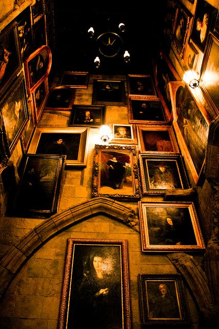 Hall of Portraits Hall Of Portraits, Shifting To Hogwarts, Hogwarts Visuals, Read Pictures, Hogwarts Shifting, Shifting Visuals, Harry Potter Christmas Decorations, Chirstmas Decor, Gryffindor Aesthetic