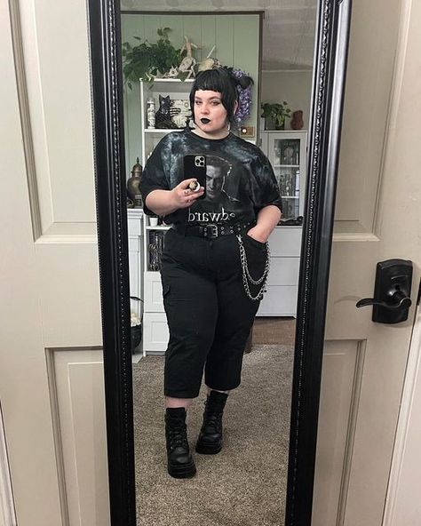 Plus Size Indie Sleaze, Alt Outfit Plus Size, Plus Size Funky Outfits, Fat Goth Girl, Plus Size Mall Goth, Casual Goth Outfits Plus Size, Chubby Alternative Fashion, Plus Size Gothic Fashion, Mid Size Alternative Fashion