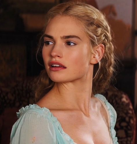 Cinderella Hairstyle, Cinderella Icon, Aegon The Conqueror, Alysanne Targaryen, Cinderella Makeup, Cinderella Aesthetic, Cinderella Hair, Sparkly Hair Accessories, Hairstyle Easy