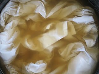 Dyeing Fabric, Natural Dye Fabric, Eco Dyeing, Fabric Dyeing, Washing Soda, Fabric Dye, Natural Dyeing, Dye Fabric, Sewing Fabrics