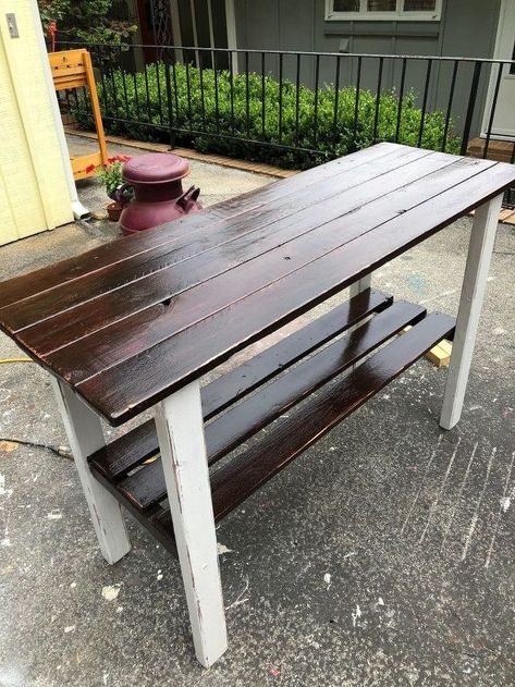 I recently started building simple, rustic farmhouse-style tables and wanted to build a sofa table. I had a design in mind - so I went to Home Depot for my wood. #diy #rustic #farmhosue #table #diyhomedecor Farmhouse Sofa Table, Farmhouse Sofa, Built In Sofa, Farmhouse Style Table, Diy Nightstand, Diy Entryway, Diy Sofa Table, Diy Couch, Beautiful Farmhouse