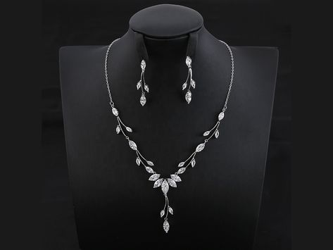 This shiny bridal jewelry set is a lovely design that will make you shine on your wedding day! leaf-shaped jewels is a great selection for any bridal style. The earrings have the same fabulous style as the necklace. ★ Jewelry Set Size ★:  Necklace Length: 45cm (17.7 inches) Adjustable. Dangle Earrings Size: 4.5cm (1.7 Inches) Lightweight and Comfortable to Wear. Perfect Jewelry Set for Women Ladies. Jewelry Set For Bride, Beautiful Bridal Jewelry, Gold Pearl Jewelry, Bride Necklace, Bridal Pearl Necklace, Bridal Necklace Set, Silver Wedding Jewelry, Bridal Jewelry Set, Necklace And Earrings Set