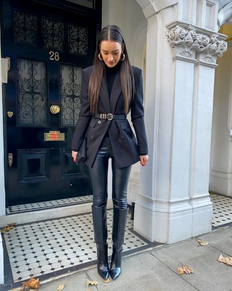 Leather Leggings Outfit Going Out, Black Long Boots Outfit, Autumn Outfits Vintage, Black High Boots Outfit, Leather Leggings And Boots, Fall Styles For Women, Black Outfit Winter, Long Boots Outfit, Look More Put Together