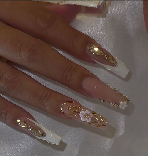 Quince Nails Gold, Light Purple And Gold Nails, Champagne Nails Acrylic Quince, Beauty And The Beast Nails Acrylic, Nails With Gold Gems, Bride Nails Wedding Elegant, Gold Quince Nails, Virgo Nails Designs, White Nail Set