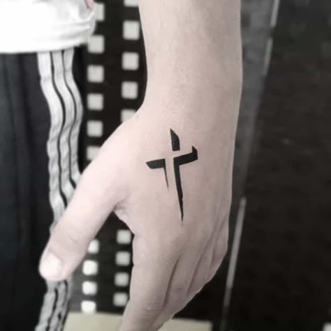 Faith Tattoo Designs, Cross Tattoo On Hand, Christus Tattoo, Small Cross Tattoo, Simple Cross Tattoo, Tatuagem Masculina Pequena, Celtic Cross Tattoos, Forearm Band Tattoos, Saved Tattoo